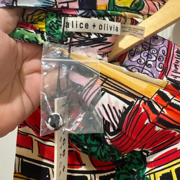 NWT Alice + Olivia Gertrude Blouse Vacation Dreams, M - Picture 3 of 6